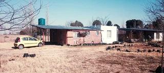 SMALL HOLDING .TWO FLATLETS.STRONG WATER. TWO BOREHOLES.SAVE AREA.CAN BUILD EASY 6 HOUSES.