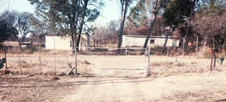 SMALL HOLDING .TWO FLATLETS.STRONG WATER. TWO BOREHOLES.SAVE AREA.CAN BUILD EASY 6 HOUSES.