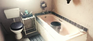 SMALL HOLDING .TWO FLATLETS.STRONG WATER. TWO BOREHOLES.SAVE AREA.CAN BUILD EASY 6 HOUSES.