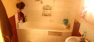 UNIQUE HOUSE.WITH POTENTIAL EXTRA INCOME.