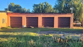 MULTIPURPOSE  EXCESSIVE LARGE HOUSE. STRONG WATER. IDEAL FOR SPECIAL PROJECTS.