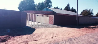 SMALL HOLDING CONSITS OF TWO HOUSES .GREAT INVESTMENT. EQUIPED WITH A TWO TOWER ERRIGATION PIVOT