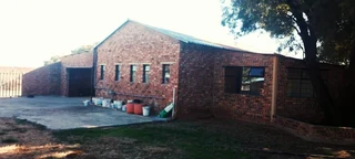 SMALL HOLDING CONSITS OF TWO HOUSES .GREAT INVESTMENT. EQUIPED WITH A TWO TOWER ERRIGATION PIVOT