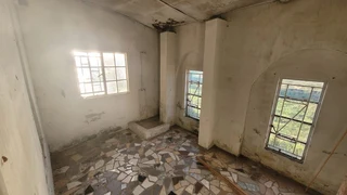 MULTIPURPOSE  EXCESSIVE LARGE HOUSE. STRONG WATER. IDEAL FOR SPECIAL PROJECTS.