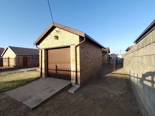 For Sale, 3-Bedroom House in Grassland