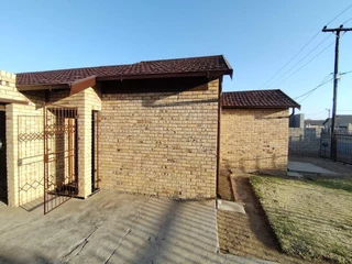 For Sale, 3-Bedroom House in Grassland