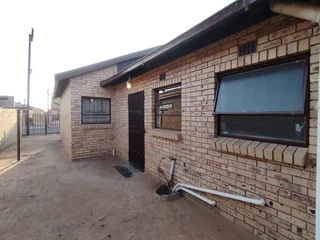 For Sale, 3-Bedroom House in Grassland