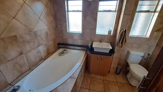 Prime Investment Near UFS: High-Yield Rental Potential!