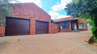 . "Prime Investment in Prestigious Heuwelsig"