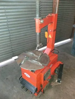 Tyre changing machine