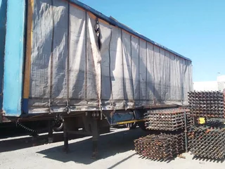 Henred Tautliner trailer