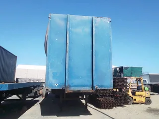 Henred Tautliner trailer