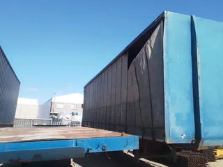 Henred Tautliner trailer