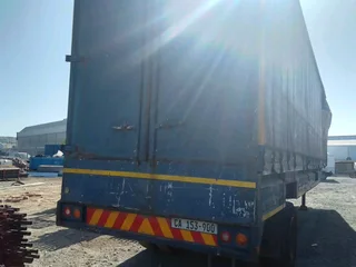 Henred Tautliner trailer