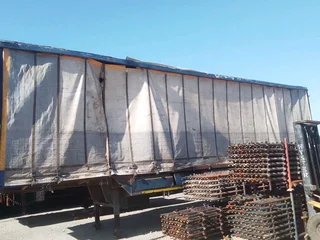 Henred Tautliner trailer