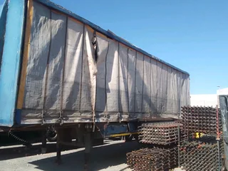 Henred Tautliner trailer