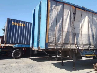 Henred Tautliner trailer
