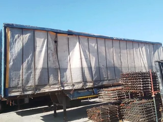 Henred Tautliner trailer