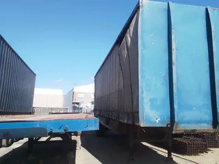 Henred Tautliner trailer