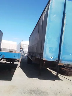 Henred Tautliner trailer