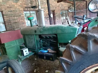 John Deere 2130 Trekker &#43; trailer en Slasher