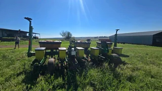 John Deere 1750 vinger Planter 6 ry