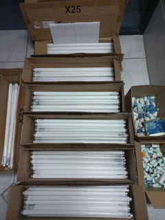 150 X Used 2-foot Fluorescent 18w T8 Tubes/ Bulbs Philips. [r5 Ea/r145 All].