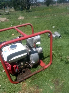 160 GX Honda waterpomp te koop. Ek het 2 van hulle vir R3000 stuk