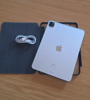 iPad Pro 11-inch 4th Gen (M2 Chip) In Mint Condition / Wi-Fi Only / 512GB Storage.