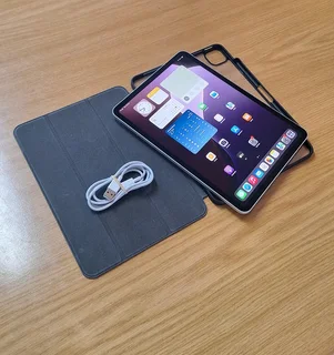 iPad Pro 11-inch 4th Gen (M2 Chip) In Mint Condition / Wi-Fi Only / 512GB Storage.