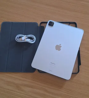 iPad Pro 11-inch 4th Gen (M2 Chip) In Mint Condition / Wi-Fi Only / 512GB Storage.