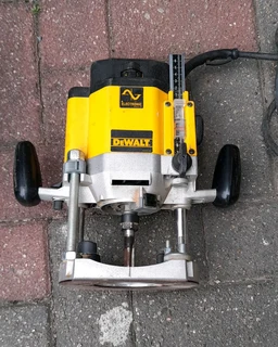 DeWalt DW625e Router