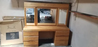 Dressing table