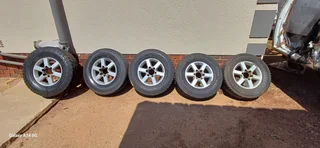 Isuzu mag rims and tyres