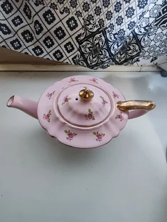 vintage Sadler England Pale Pink Chintz Teapot with Roses and Gold Trim.