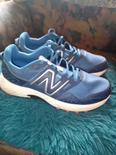 Men&#39;s sneakers..NEW Balance SIZE 10 - HAVE been worn,but NOT WORN in !! Please,see pics ?