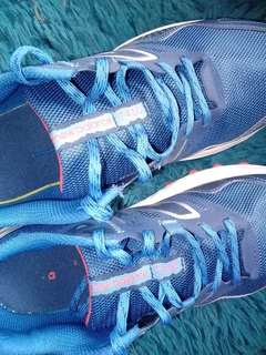 Men&#39;s sneakers..NEW Balance SIZE 10 - HAVE been worn,but NOT WORN in !! Please,see pics ?