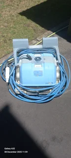 Dolphin - M5 - swimming pool cleaner