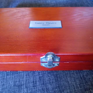 WOODEN BOX WITH STAINLESS STEEL FLASK AND ACCESSORIES