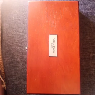 WOODEN BOX WITH STAINLESS STEEL FLASK AND ACCESSORIES