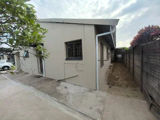 *** 3 Bedroom house FOR SALE- PLUS Granny cottage - R1 095 000***