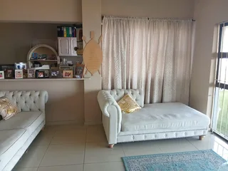 ***1 Bedroom Cottage - R7500 pm - Strand RD, Bluff***
