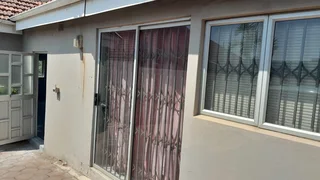 ***1 Bedroom TO LET - R6500pm- Maxwell Ave, Bluff***