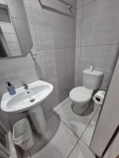 1Bedroom Flat – Lock n GO -R5500pm -Marine Drive TO LET