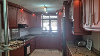 ***3 Bedroom Apartment -Equerry Grdns - Montclair - R775 000 FOR SALE