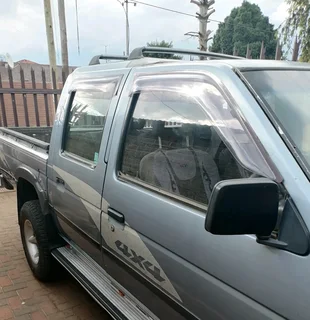 NISSAN HARDBODY 4X4