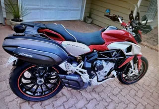 MV Agusta Rivale / Stradale 800 ‘16