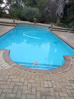 Room - Ad posted by Estelle Shaw