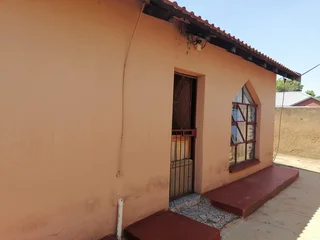 3 Bedroom House for sale Lotus Garden R800 000