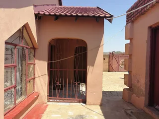 3 Bedroom House for sale Lotus Garden R800 000